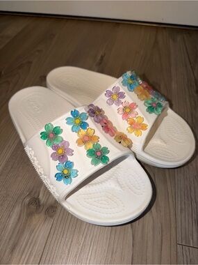 Crocs Classic White Slide Sandals with Colorful Flower Charms Women’s 10